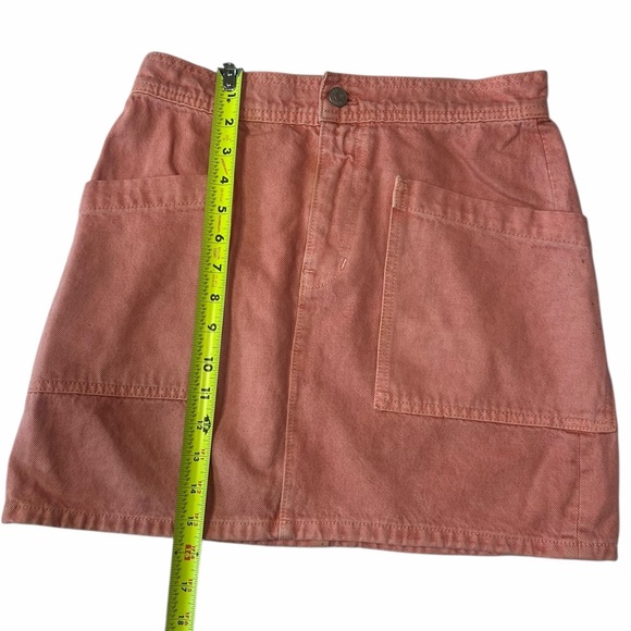 Madewell Coral Mini Skirt with Front Patch Pockets - Picture 4 of 6